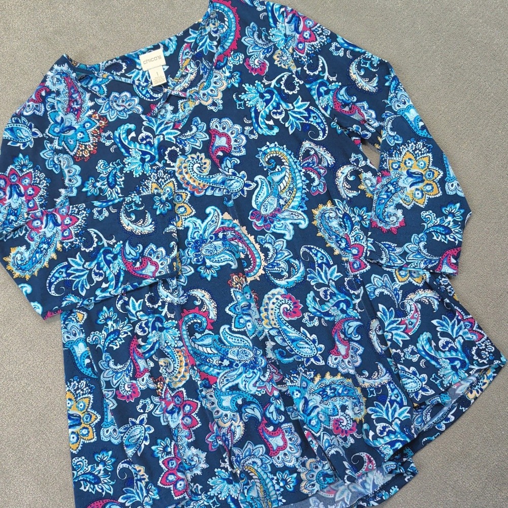 Chicos Size 1 Vintage Paisley Tunic Top Blue Pink 3/4 Sleeve V-Neck Blouse